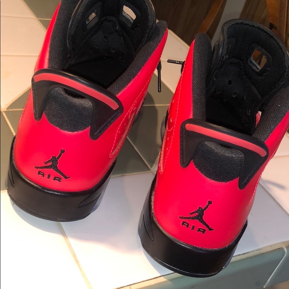 Pink Jordan retro 6s - Picture 3 of 4